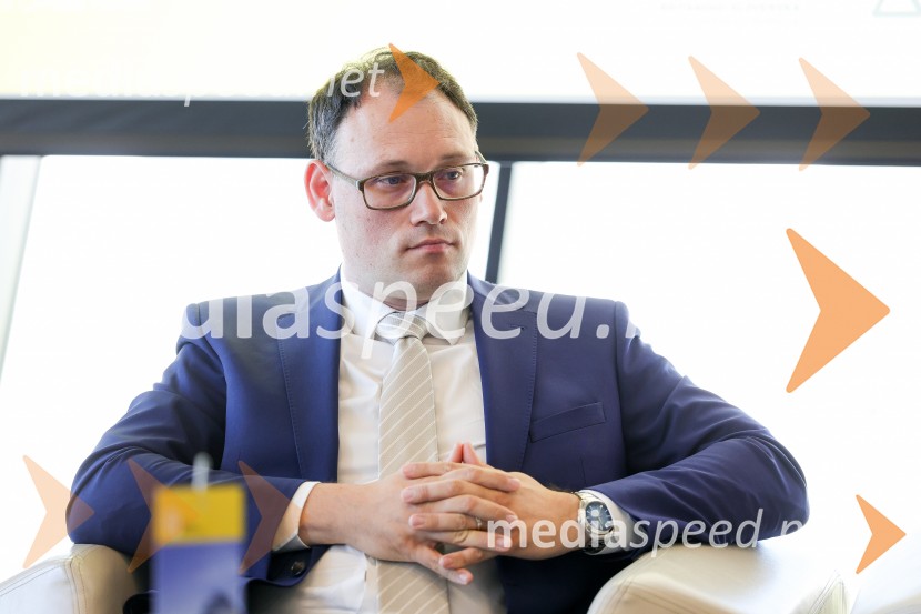  Klemen Dragaš, direktor Področja za upravljanje s sredstvi in projekti, ELESKonferenca Tea with reason: Small Modular Reactors
