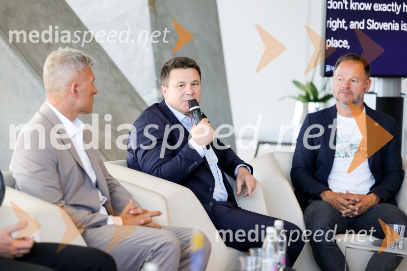  Bruno Glaser, poslovni direktor GEN energije;  Boštjan Košak, predsednik uprave, Telekom Slovenije;  Mitja Tašler, pomočnik generalnega direktorja Termoelektrarne Šoštanj in direktor HSE SaŠaKonferenca Tea with reason: Small Modular Reactors