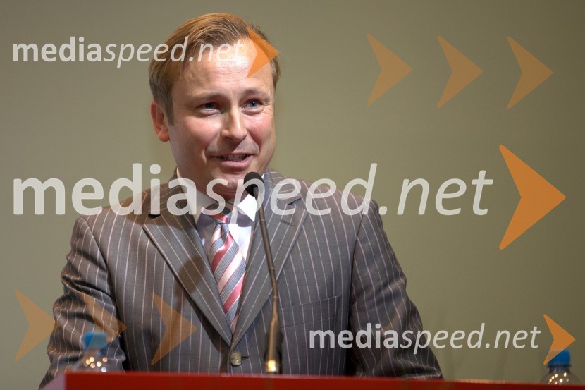 Peter Kukovica, predsednik Atletske zveze SlovenijeRazglasitev najboljših atletov in atletinj v letu 2009