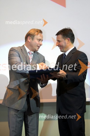 Peter Kukovica, predsednik Atletske zveze Slovenije in Klavdij Godnič, glavni izvršni direktor Mobitel, d.d.Razglasitev najboljših atletov in atletinj v letu 2009