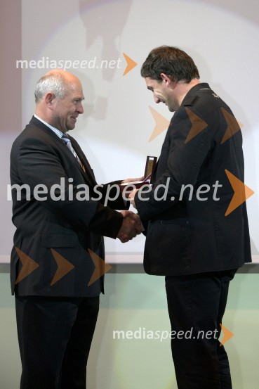 Gabrijel Ambrožič, tehnični delegat EAA  in Primož Kozmus, atletRazglasitev najboljših atletov in atletinj v letu 2009