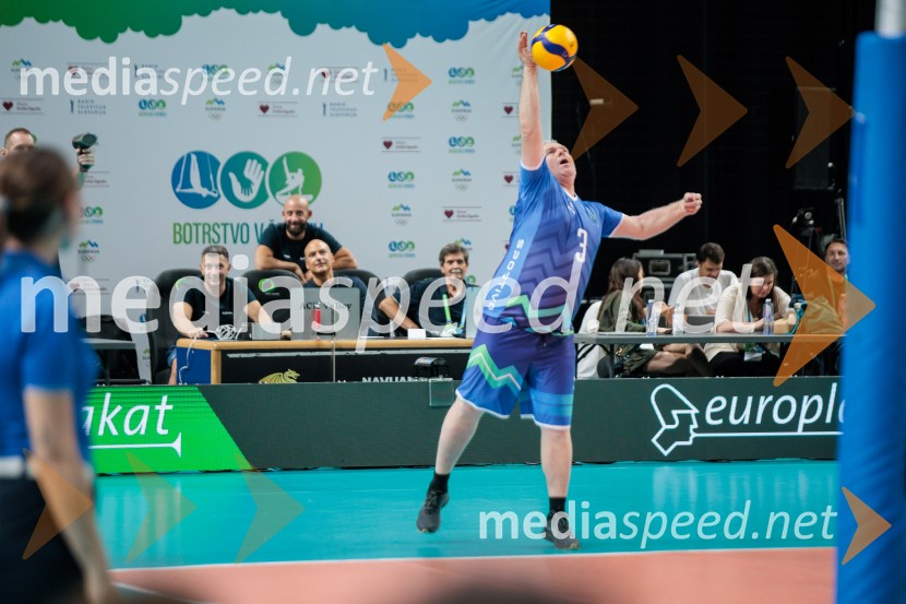 Tine Urnaut, dobrodelni odbojkarski dan
