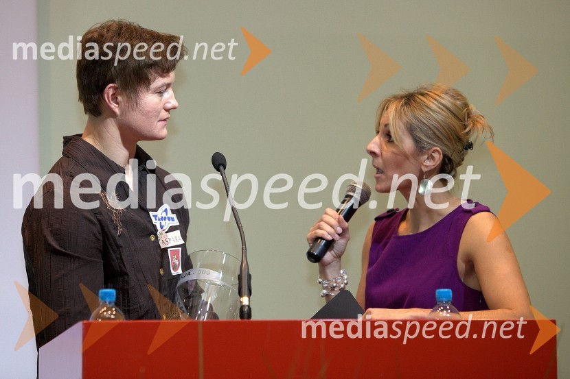 Martinka Ratej, atletinja in Alenka Bikar, nekdanja atletinjaRazglasitev najboljših atletov in atletinj v letu 2009