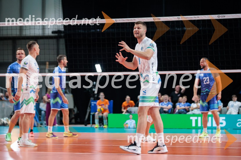 Tine Urnaut, dobrodelni odbojkarski dan
