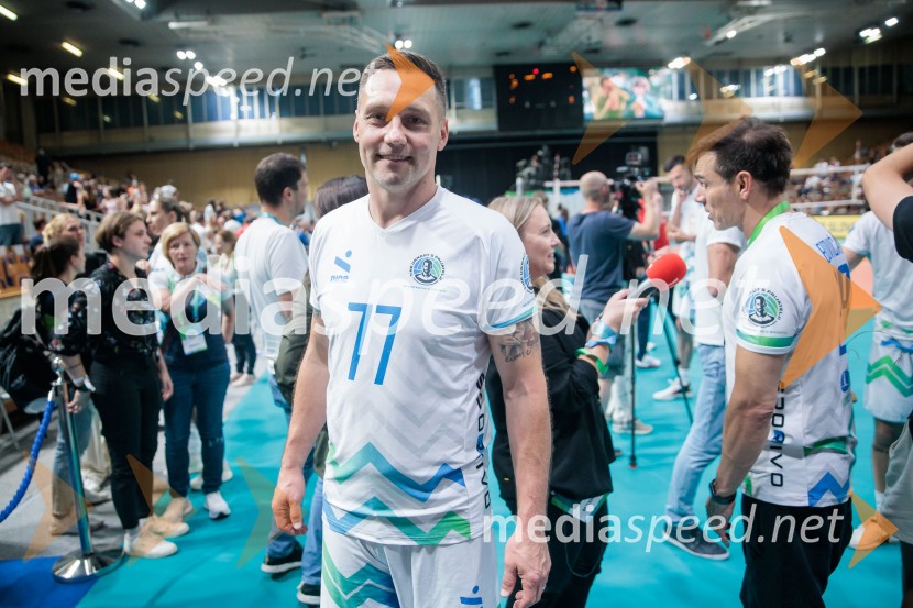 Tine Urnaut, dobrodelni odbojkarski dan