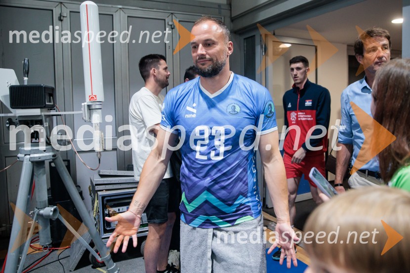 Tine Urnaut, dobrodelni odbojkarski dan