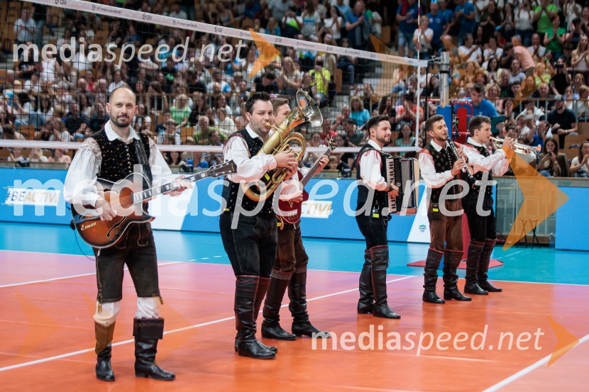 Tine Urnaut, dobrodelni odbojkarski dan