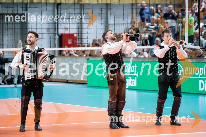 Tine Urnaut, dobrodelni odbojkarski dan