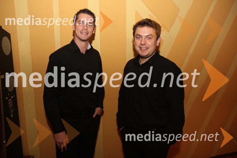 Boštjan Bračič, pevec skupine Invite in moderator Radia City ter ...Magnifico in Balcountry Quartet, koncert v Mondu