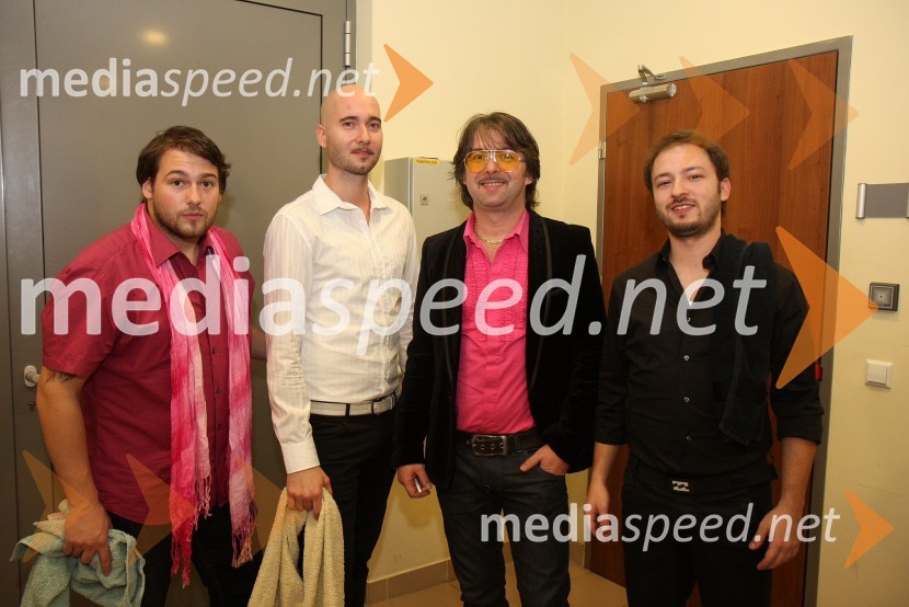 Robert Pešut - Magnifico, glasbenik in člani Balcountry QuartetaMagnifico in Balcountry Quartet, koncert v Mondu