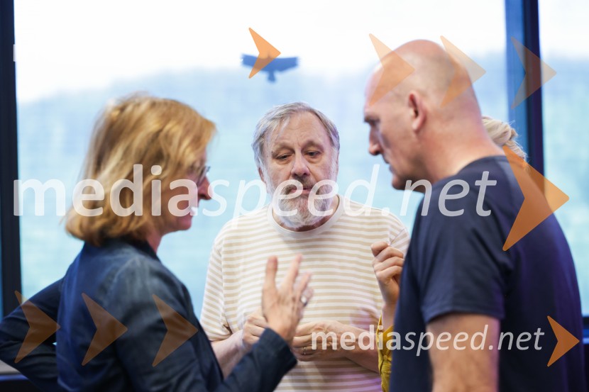  Alenka Zupančič, filozofinja; dr. Slavoj Žižek, filozof; dr. Peter  Klepec, filozof, raziskovalec na Filozofskem inštitutu ZRCSlavoj Žižek, predstavitev nove knjige Kdo si ti?