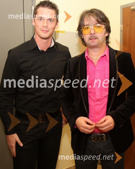 Boštjan Bračič, pevec skupine Invite in moderator Radia City ter Robert Pešut - Magnifico, glasbenikMagnifico in Balcountry Quartet, koncert v Mondu