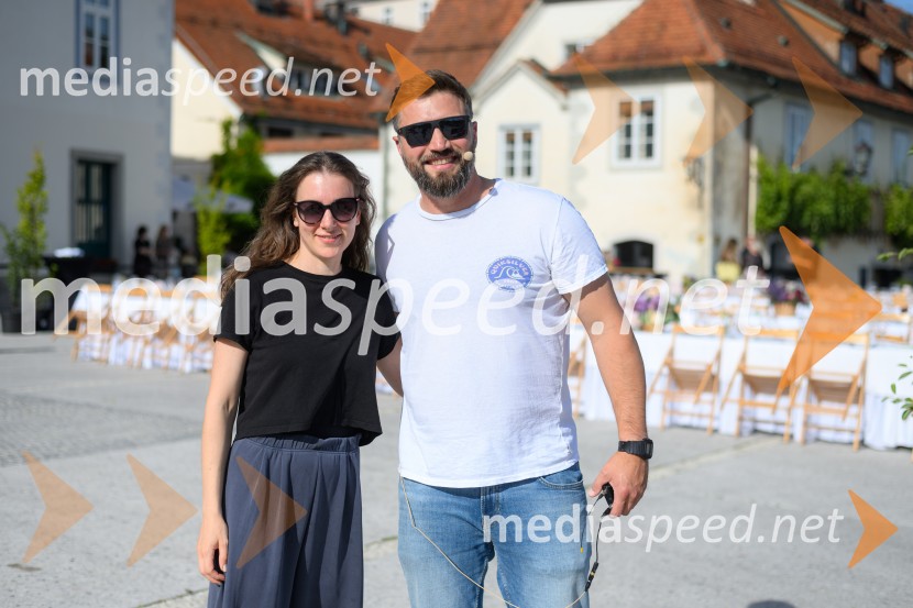  Liza Marijina, igralka;  Filip Flisar, nekdanji smučar prostega sloga in lastnik blagovne znamke Pohorska šunkaŽametna večerja 2026