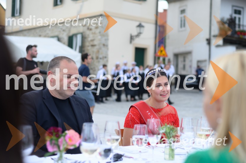  Jure Struc, direktor, Zavod za turizem Maribor;  Natalija Ploj, Mariborska vinska kraljica 2025Žametna večerja 2026
