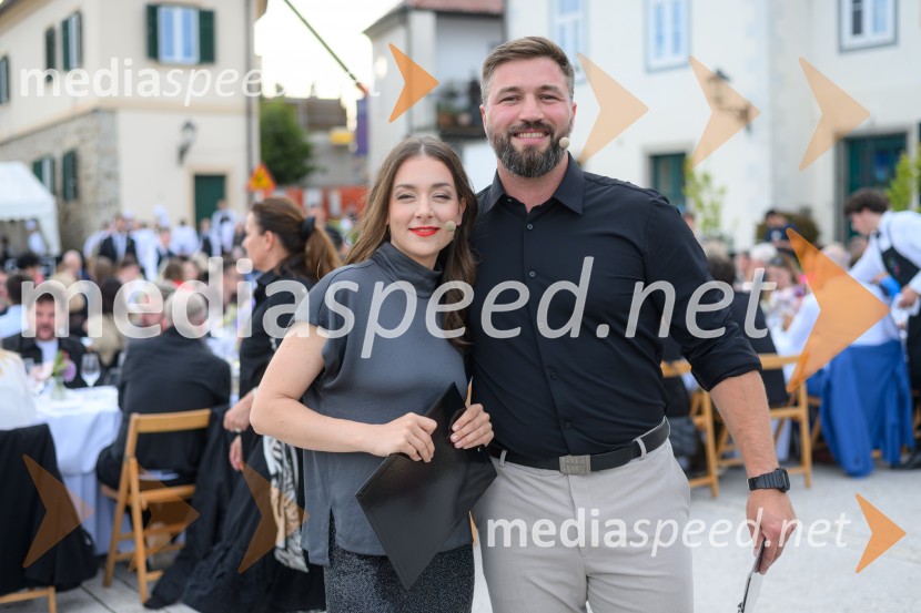  Liza Marijina, igralka;  Filip Flisar, nekdanji smučar prostega sloga in lastnik blagovne znamke Pohorska šunkaŽametna večerja 2026