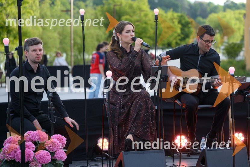  ... ;  Maja Keuc, pevka, Amaya;  ... Žametna večerja 2026