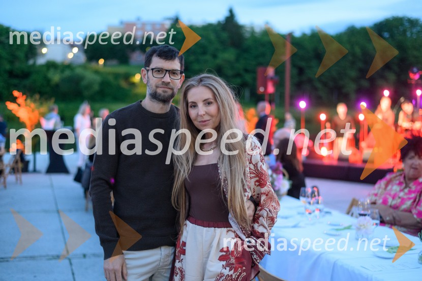  Urban Jazbinšek;  Hajdi Korošec Jazbinšek, pevkaŽametna večerja 2026