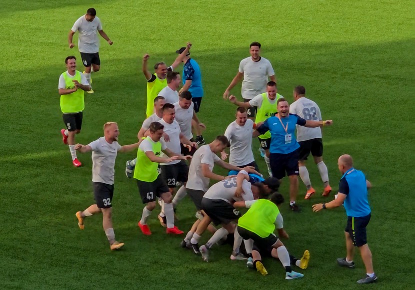 Slovenski vinarji ponovno na evropskem prestolu: Po drami v Toskani osvojili že peti naslov prvakov!