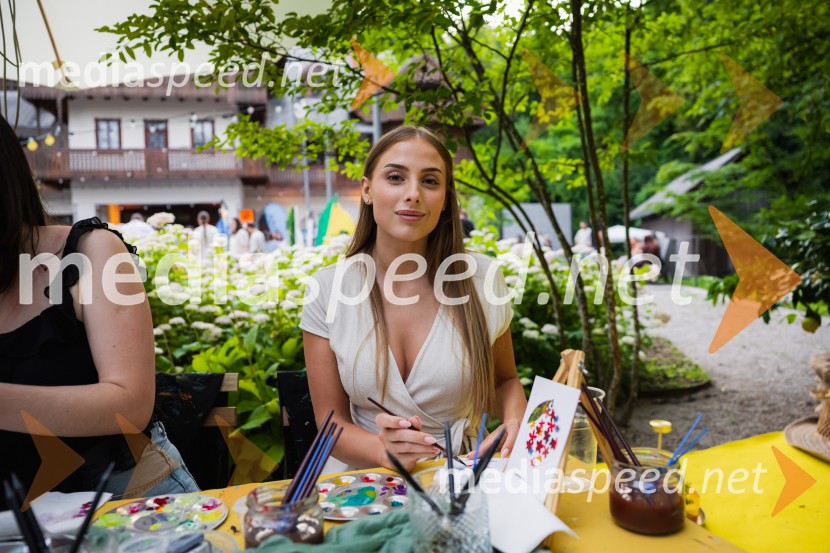 Metropolitan Happy Hour 2026