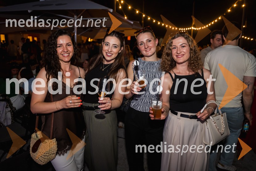 Metropolitan Happy Hour 2026