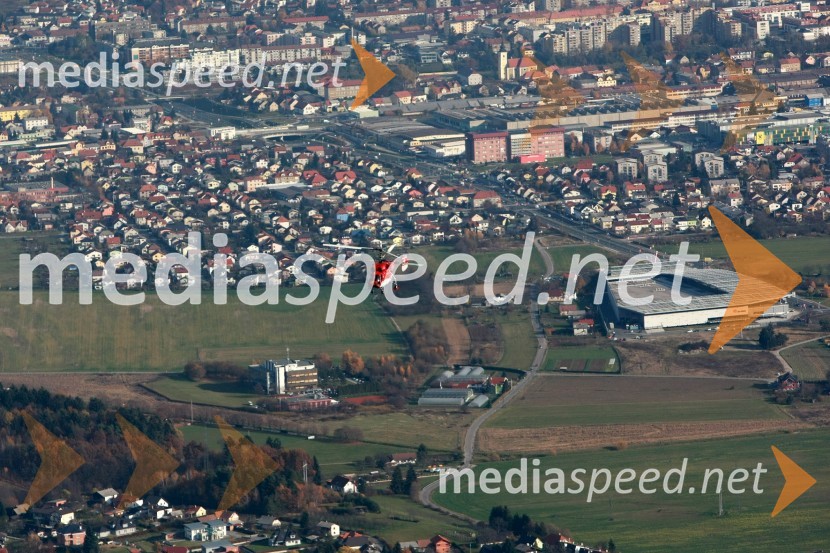 Helikoptersko postavljanje stebrov nove Pohorske vzpenjačeNova Pohorska vzpenjača - gondola, helikoptersko postavljanje stebrov