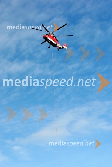 Helikoptersko postavljanje stebrov nove Pohorske vzpenjačeNova Pohorska vzpenjača - gondola, helikoptersko postavljanje stebrov