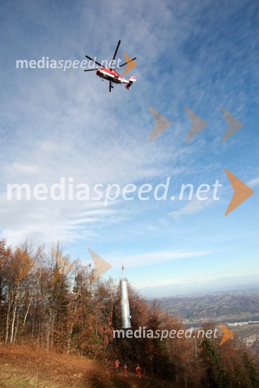 Helikoptersko postavljanje stebrov nove Pohorske vzpenjačeNova Pohorska vzpenjača - gondola, helikoptersko postavljanje stebrov