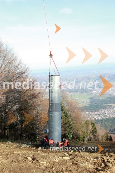 Helikoptersko postavljanje stebrov nove Pohorske vzpenjačeNova Pohorska vzpenjača - gondola, helikoptersko postavljanje stebrov