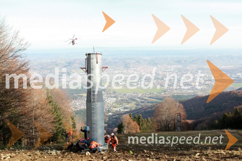 Helikoptersko postavljanje stebrov nove Pohorske vzpenjačeNova Pohorska vzpenjača - gondola, helikoptersko postavljanje stebrov