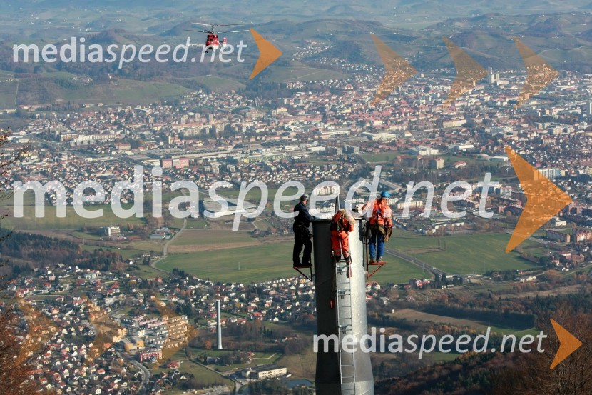 Helikoptersko postavljanje stebrov nove Pohorske vzpenjačeNova Pohorska vzpenjača - gondola, helikoptersko postavljanje stebrov
