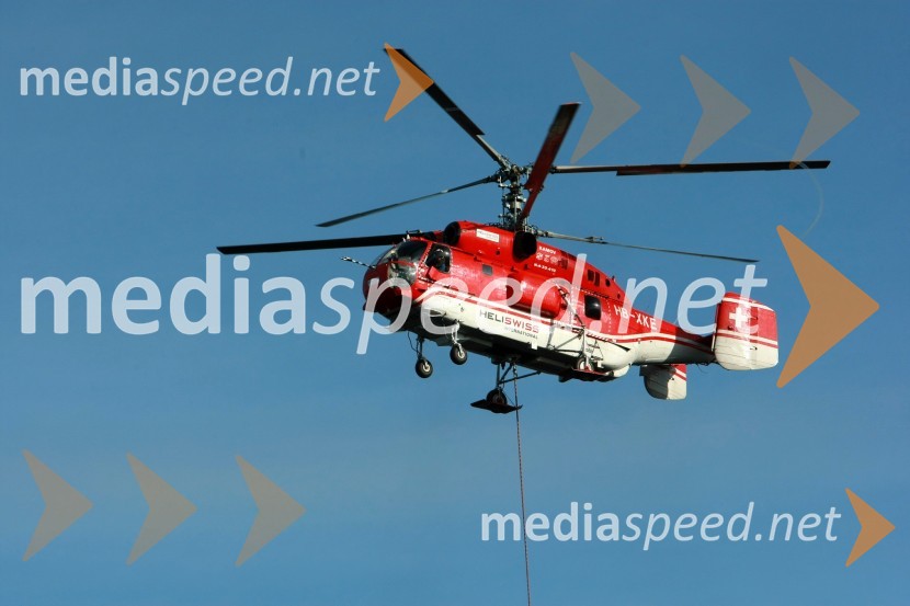 Helikoptersko postavljanje stebrov nove Pohorske vzpenjačeNova Pohorska vzpenjača - gondola, helikoptersko postavljanje stebrov