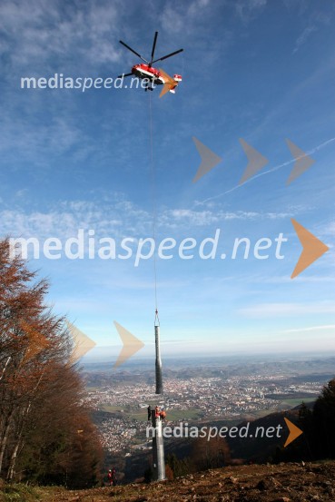 Helikoptersko postavljanje stebrov nove Pohorske vzpenjačeNova Pohorska vzpenjača - gondola, helikoptersko postavljanje stebrov