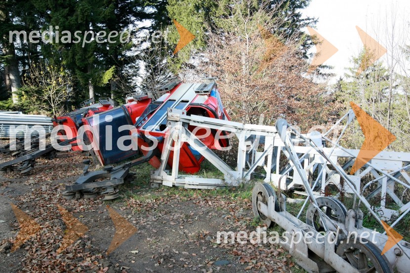 Ostanki stare Pohorske vzpenjačeNova Pohorska vzpenjača - gondola, helikoptersko postavljanje stebrov