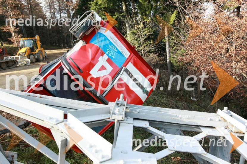 Ostanki stare Pohorske vzpenjačeNova Pohorska vzpenjača - gondola, helikoptersko postavljanje stebrov