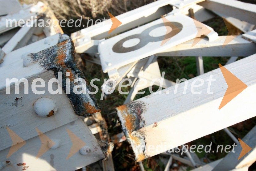 Osmi steber stare Pohorske vzpenjačeNova Pohorska vzpenjača - gondola, helikoptersko postavljanje stebrov