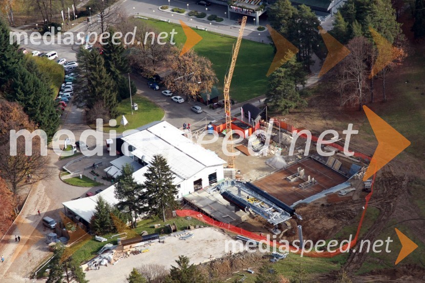 Spodnja postaja Pohorske vzpenjačeNova Pohorska vzpenjača - gondola, helikoptersko postavljanje stebrov