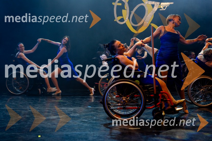Produkcija plesne skupine Sonček s tematiko James Bond 007