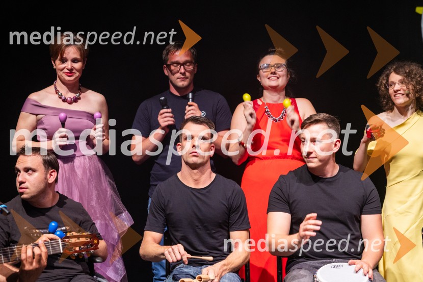 Produkcija plesne skupine Sonček s tematiko James Bond 007