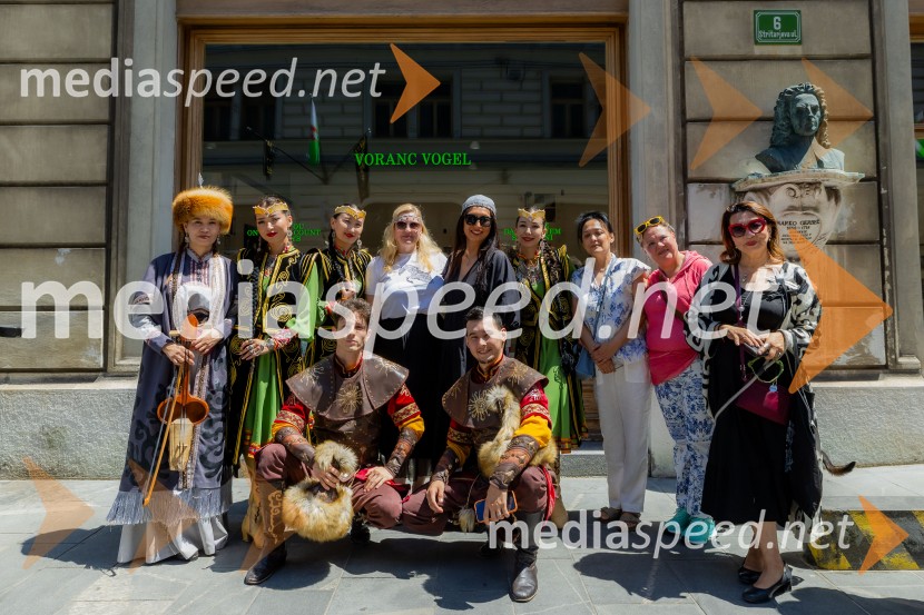 Nastop kazahstanske folklorne skupine