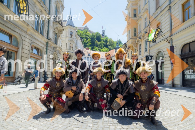 Nastop kazahstanske folklorne skupine