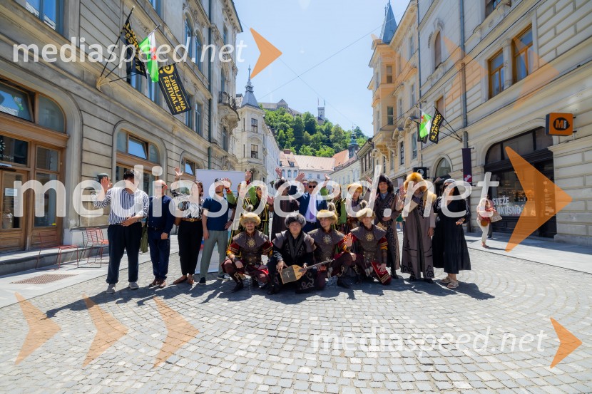 Nastop kazahstanske folklorne skupine