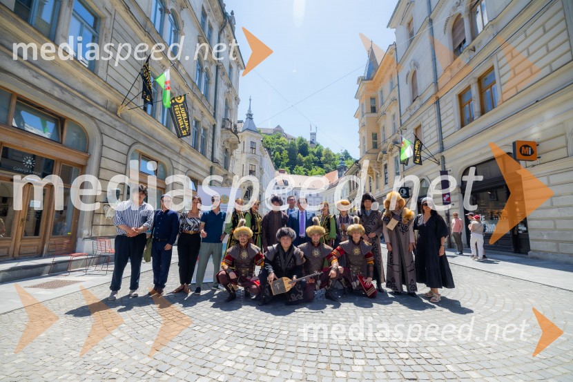 Nastop kazahstanske folklorne skupine