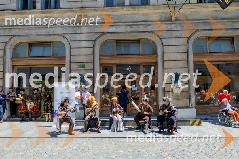 Nastop kazahstanske folklorne skupine
