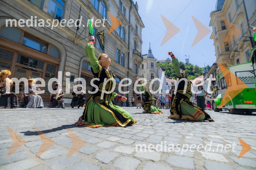 Nastop kazahstanske folklorne skupine