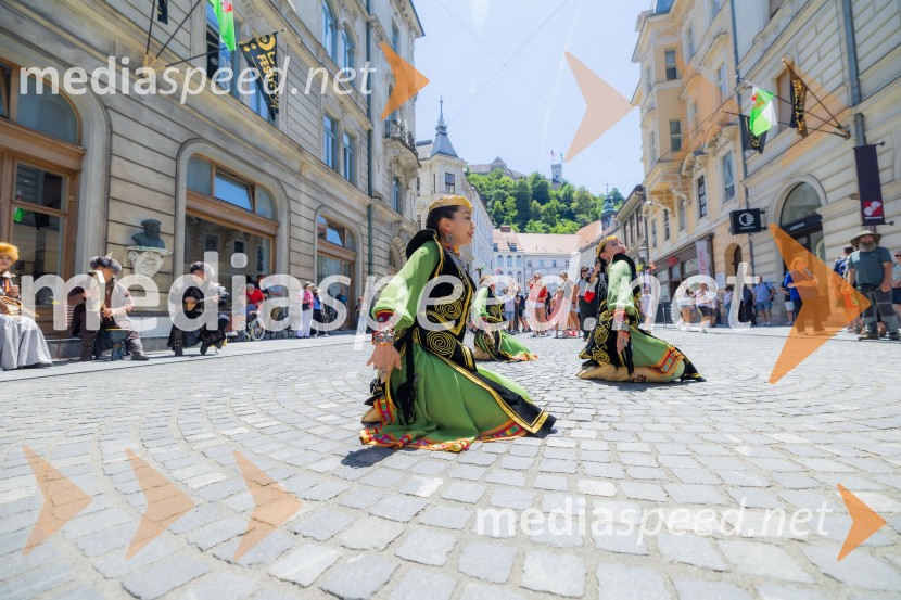 Nastop kazahstanske folklorne skupine