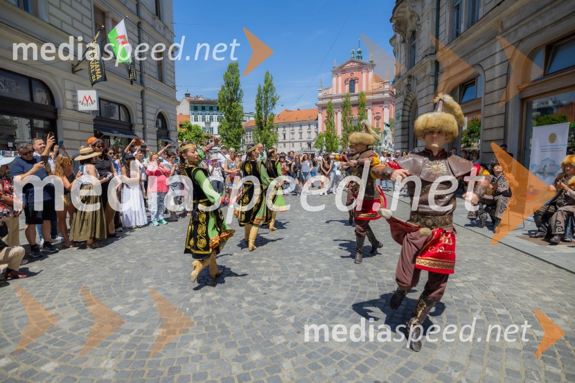 Nastop kazahstanske folklorne skupine
