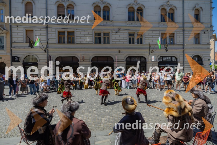 Nastop kazahstanske folklorne skupine