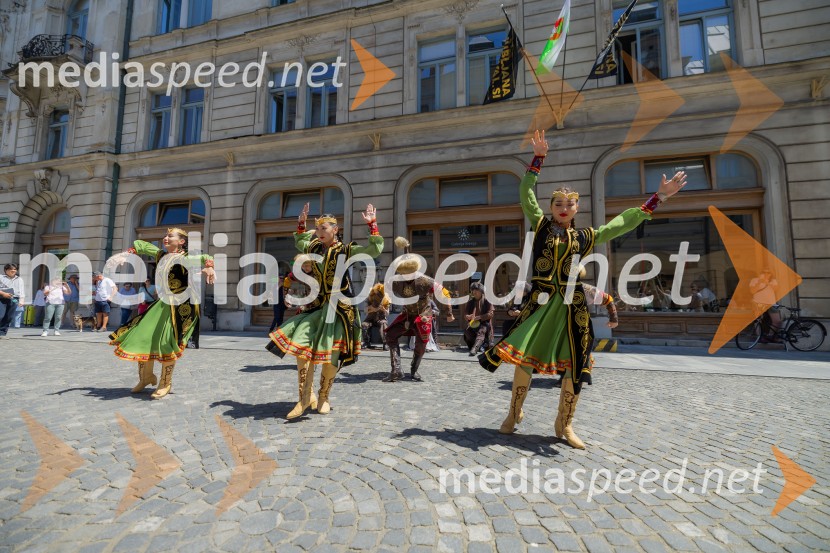 Nastop kazahstanske folklorne skupine