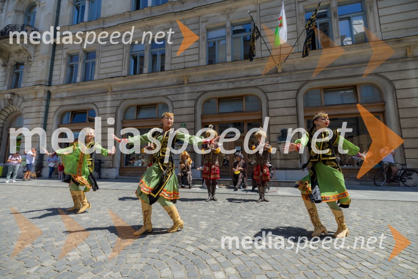 Nastop kazahstanske folklorne skupine