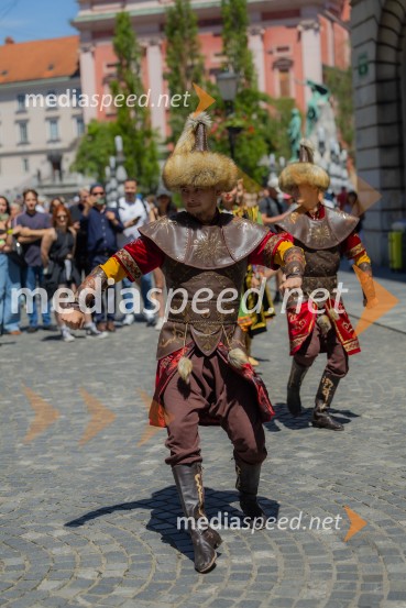 Nastop kazahstanske folklorne skupine